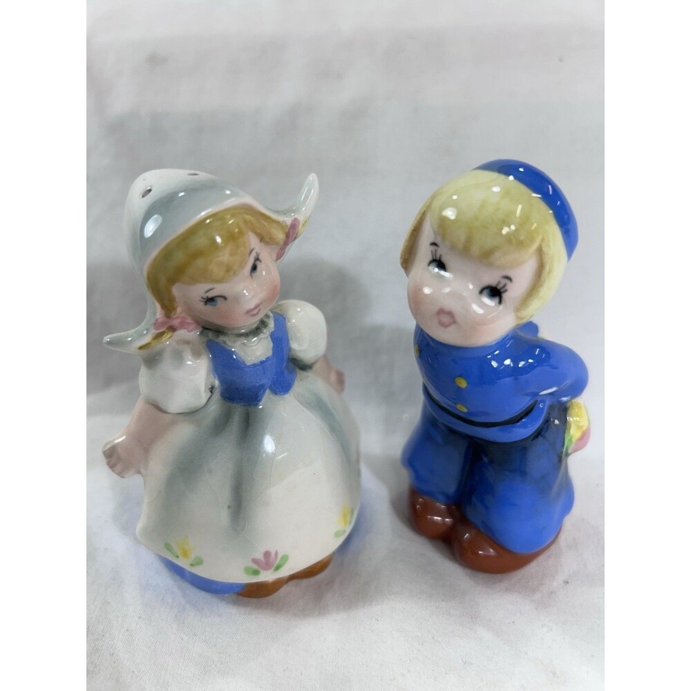 Vtg Lefton Dutch Boy & Girl Ceramic Kissing Salt & Pepper Shakers #2367 Japan